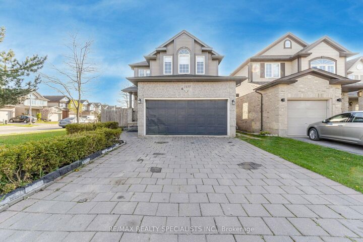 1435 Mickleborough Drive — photo 1