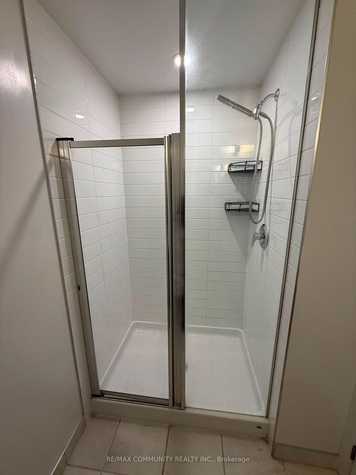 Photo de la propriété:  130 Canon Jackson Drive 109  ON M6M 3Y4 