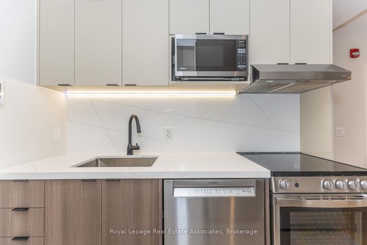 Property Photo:  1000 Bathurst Street 202  ON M5R 3G7 