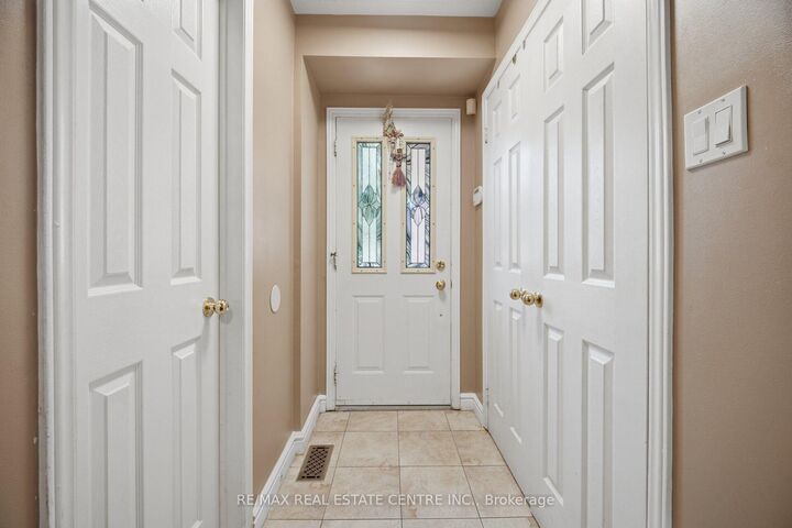 Property Photo:  40 Langdale Crescent  ON L6Y 4R7 