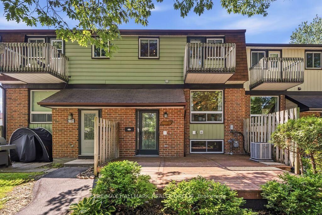 Property Photo:  409 Montfort Street 4  ON K1L 8G8 