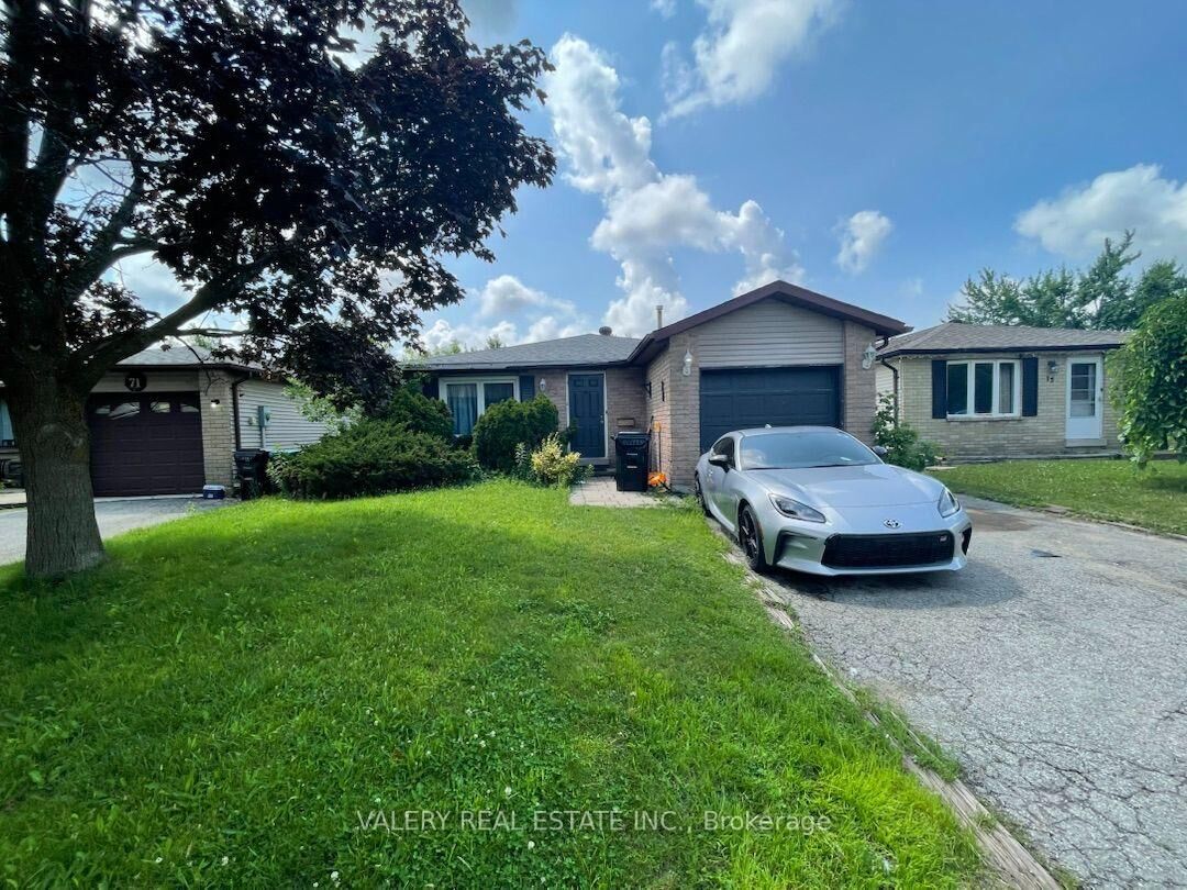 Property Photo:  73 Hickling Trail 2  ON L4M 5S7 