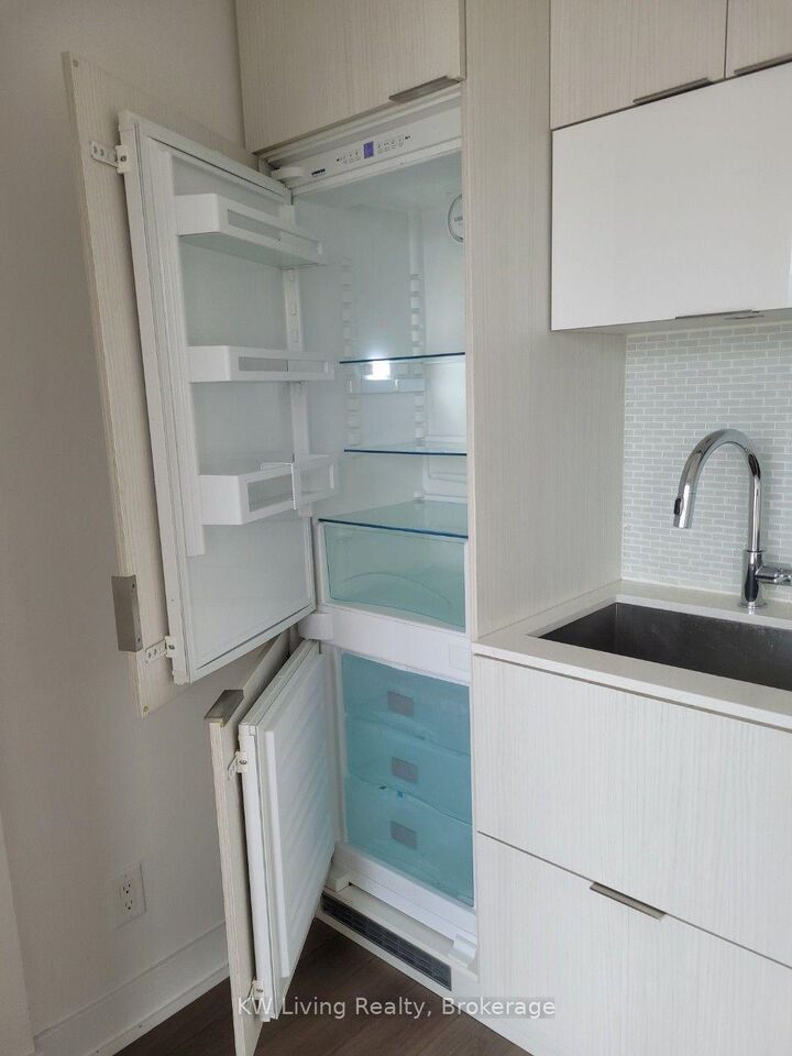 Property Photo:  318 Richmond Street W 1405  ON M5V 1X2 