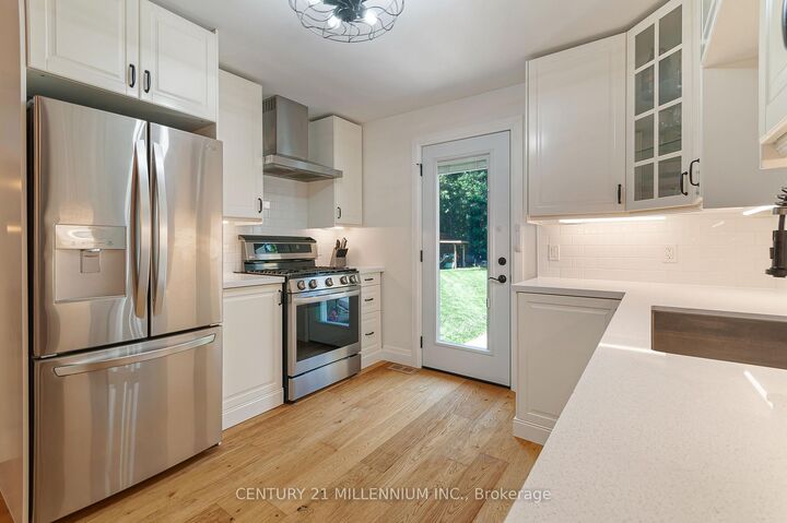 Property Photo:  850 Muskoka Road N  ON P1P 1C1 