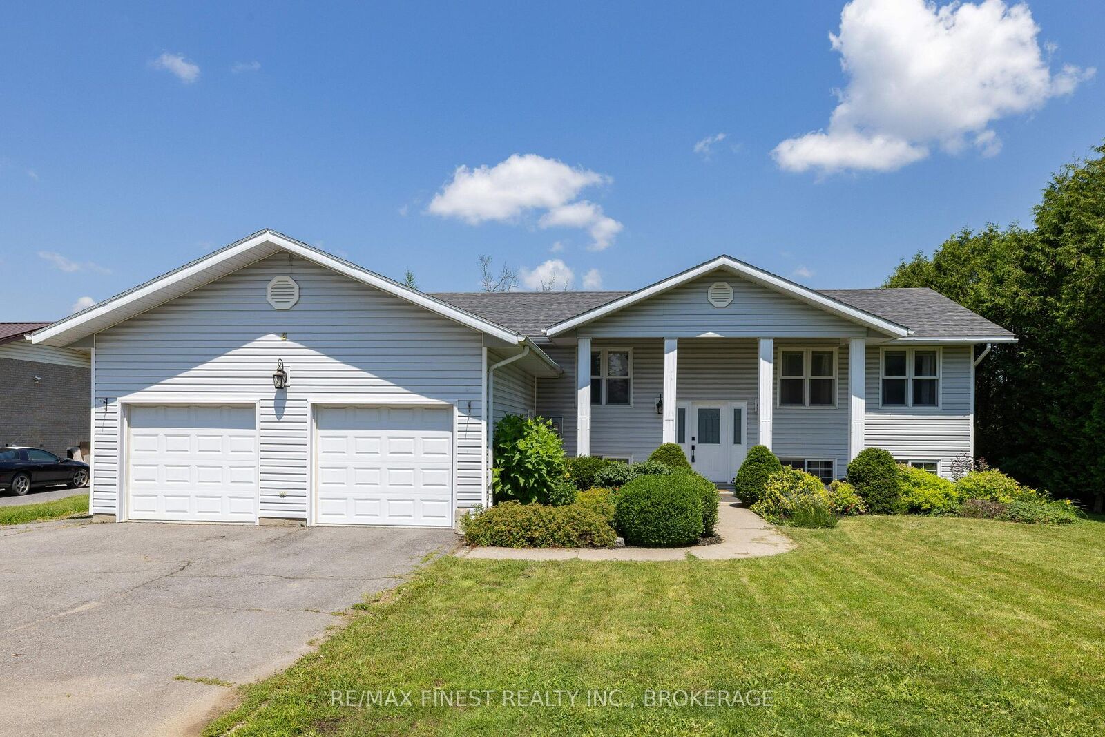 Property Photo:  214 Main Street  ON K0H 2H0 
