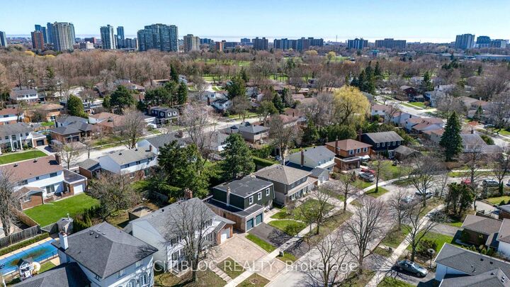 Property Photo:  11 Castle Hill Drive  ON M1T 2Y2 
