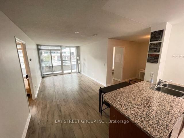 Property Photo: 35 Hollywood Avenue 217 ON M2N 0A9