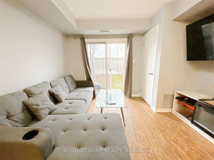 Property Photo: 13 Cheltenham Road 8 ON L4M 0E7