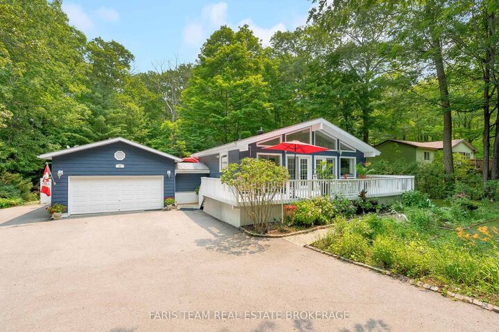 Property Photo:  33 Oneida Crescent  ON L9M 0B2 