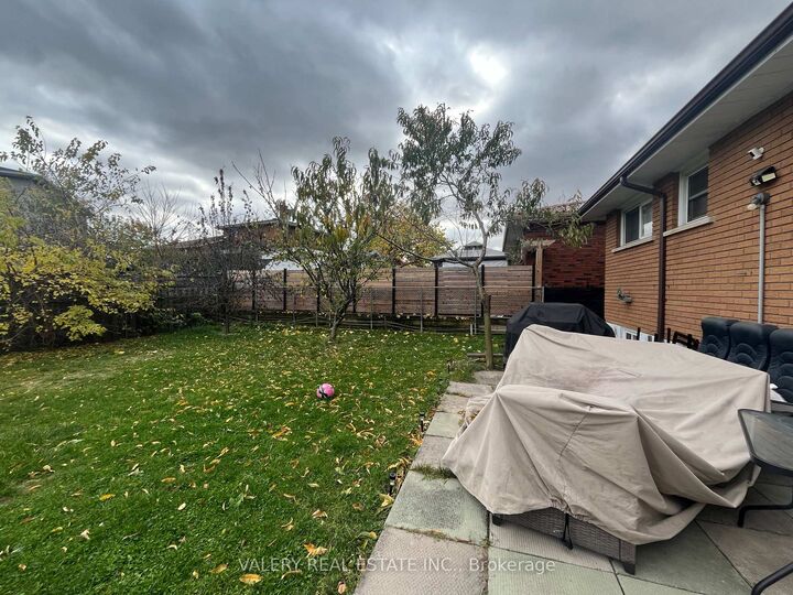 Property Photo:  207 Mount Albion Road Lower  ON L8K 6K1 
