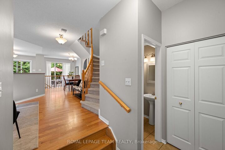 Photo de la propriété:  6 Folison Street  ON K1T 3Y3 