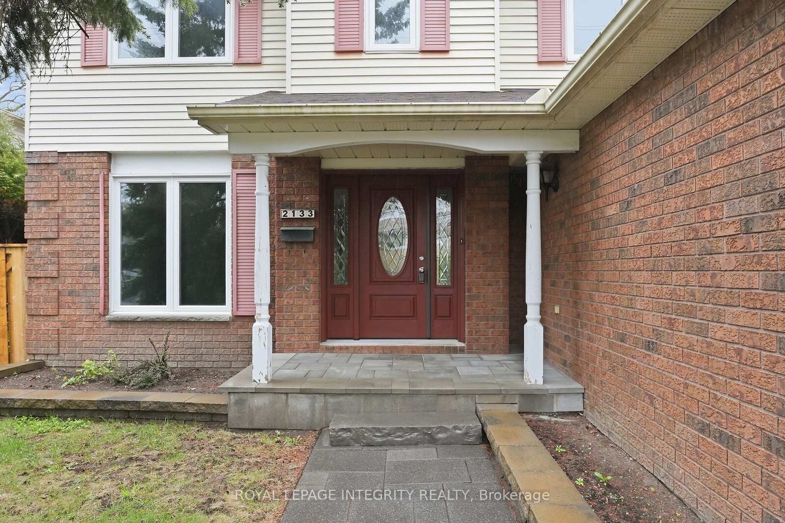 Property Photo:  2133 Lenester Avenue  ON K2A 4A9 