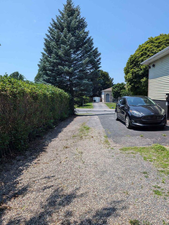 Property Photo: 580 Gavin Court 1 ON K7M 8B3