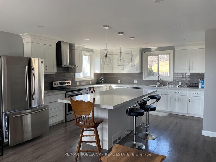Property Photo: 166 Collings Avenue ON L3Z 1W1
