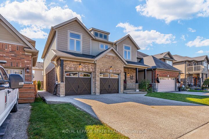 Property Photo: 7 Kinsman Drive ON L0R 1C0