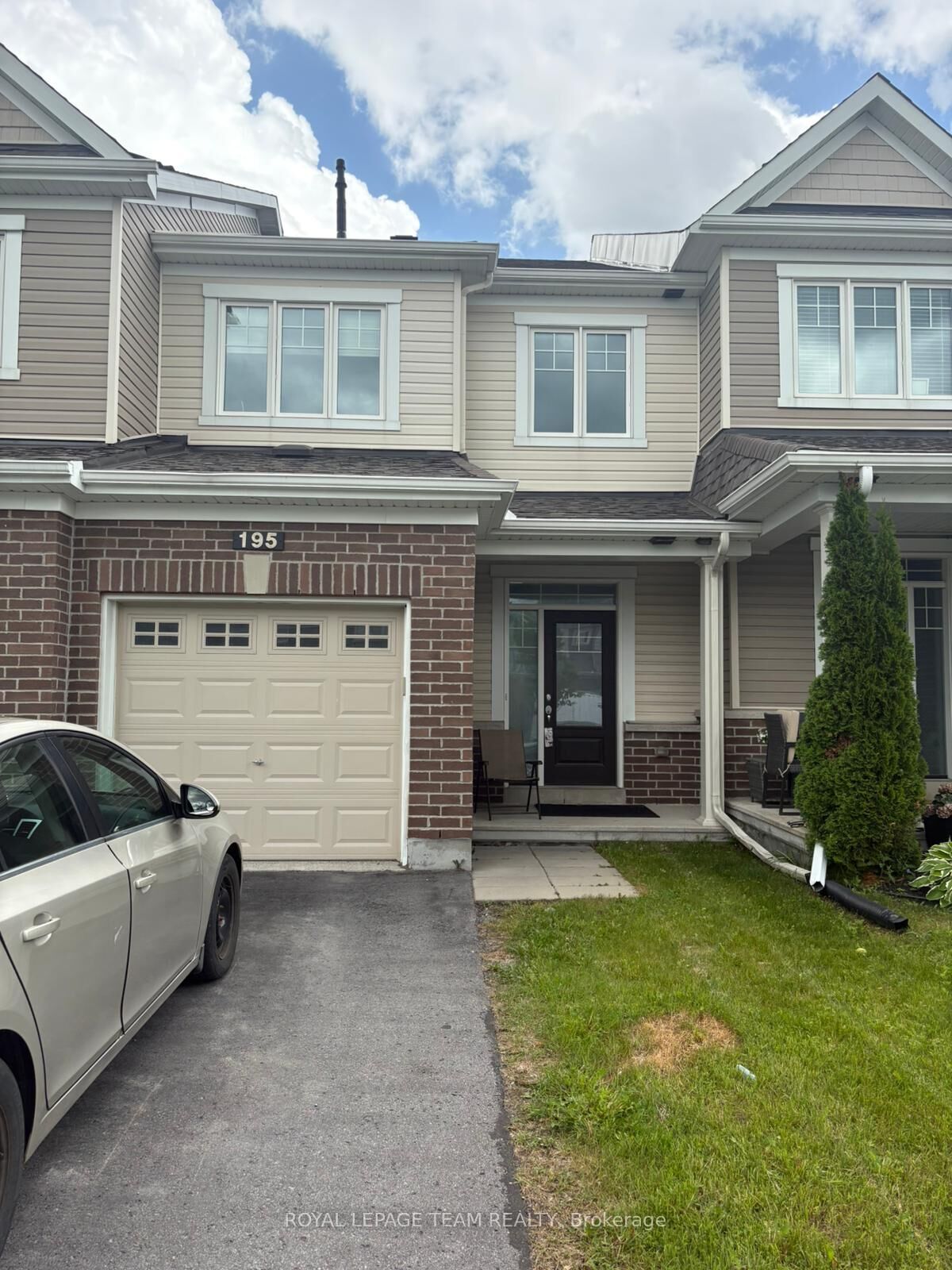 Property Photo:  195 Kimpton Drive  ON K2S 2H9 