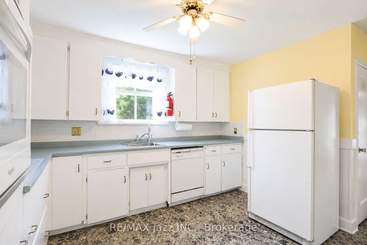Property Photo:  132 Highland Avenue  ON L1H 6A6 