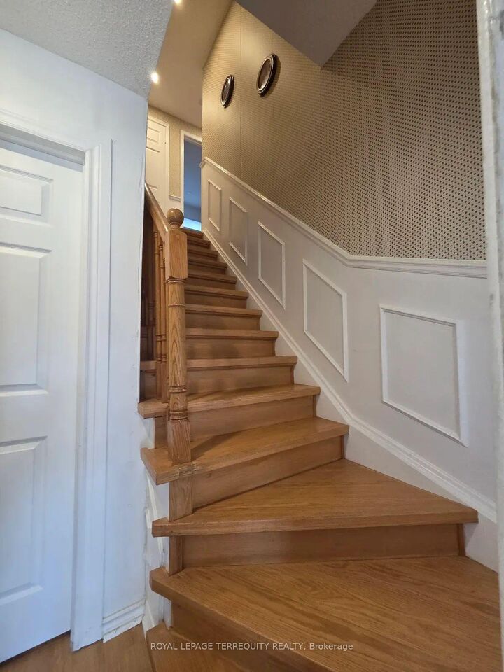 Property Photo: 309 Harewood Boulevard Upper ON L3Y 6N5