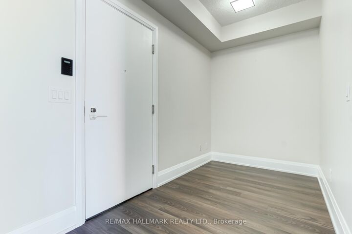 Property Photo: 120 Harrison Garden Boulevard 807 ON M2N 0H1
