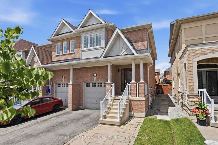 Property Photo: 68 Old Orchard Crescent ON L4S 2X3