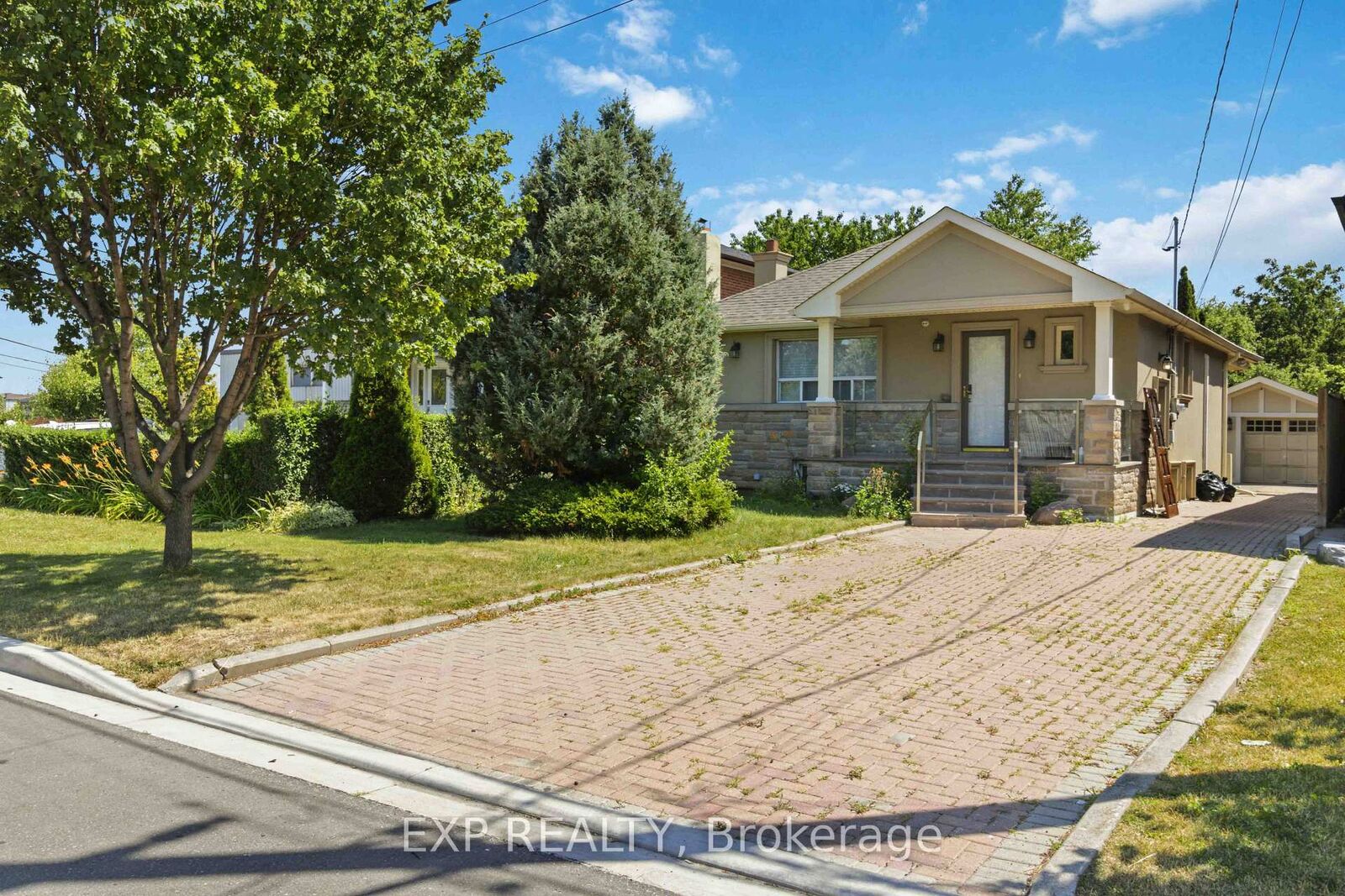 Property Photo: 133 Cornelius Parkway Main ON M6L 2K7