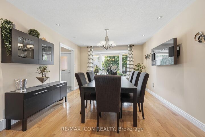 Property Photo: 66 Ashley Crescent ON N6E 3P7