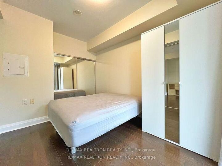 Photo de la propriété: 1080 Bay Street 1401 ON M5S 0A5