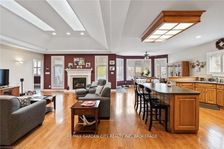 Property Photo:  100 Thorold Road E  ON L3C 7A6 