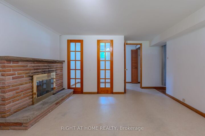 Property Photo: 426 Seaton Drive ON L6L 3Y4