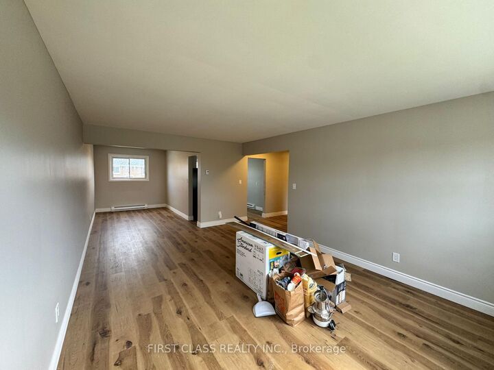 Property Photo:  596 Digby Avenue  ON L1G 1W6 