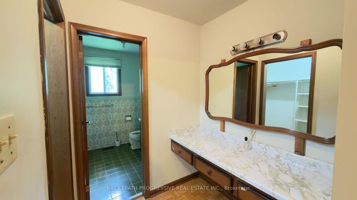 Property Photo: 589 Sheppard Avenue E ON M2K 1B4
