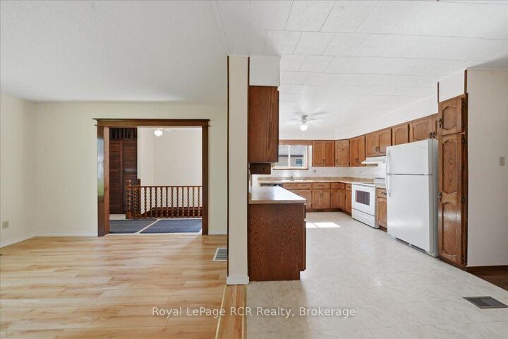 Property Photo:  1124 12th Street E  ON N4K 5Y6 