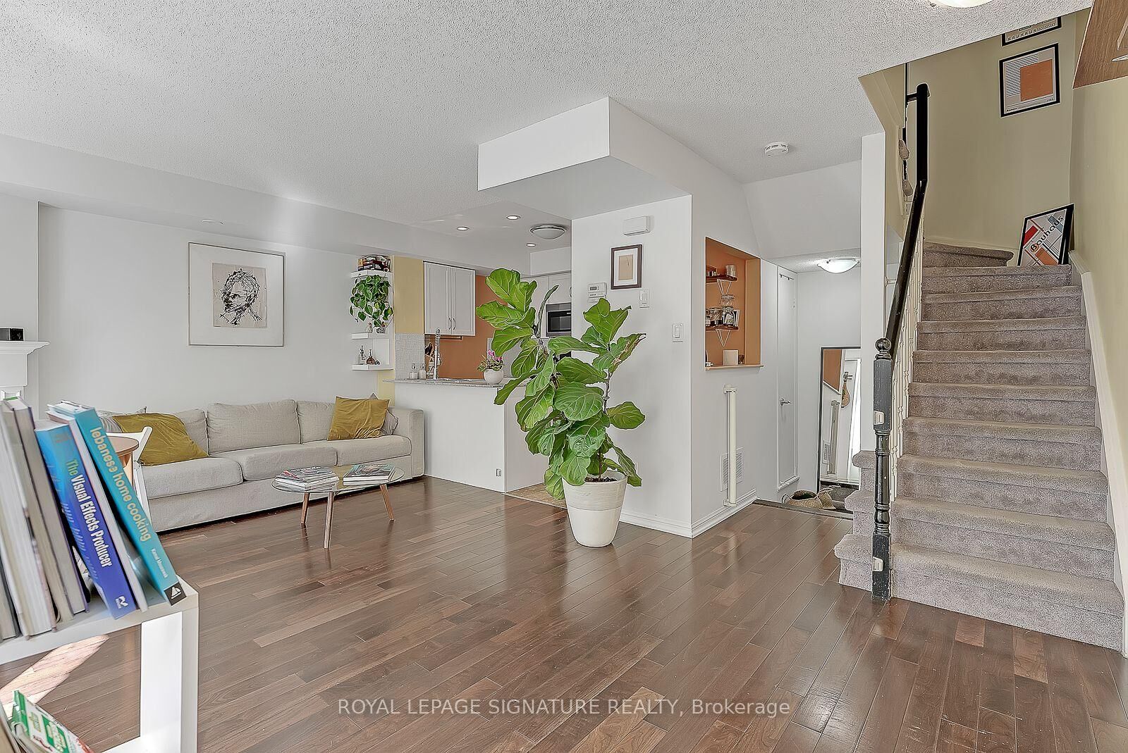 Property Photo:  28 Laidlaw Street 1612  ON M6K 1X2 