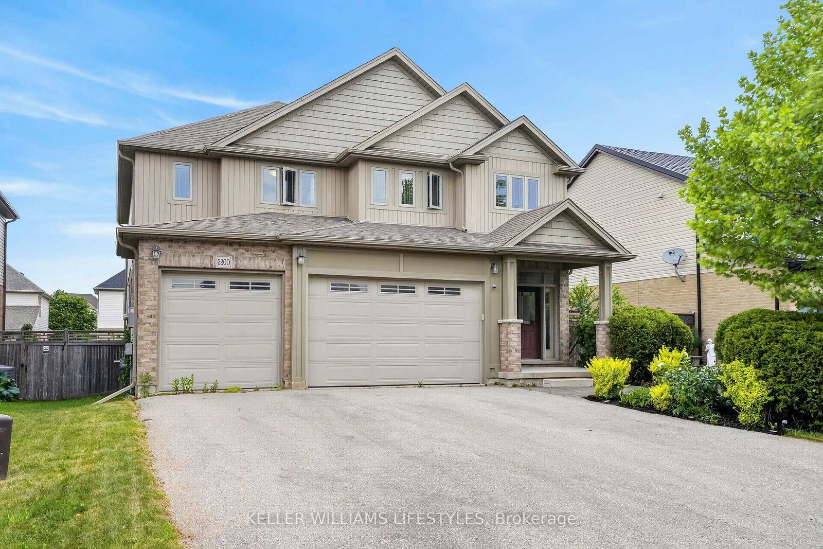 Property Photo: 2200 Dogwood Crescent ON N6K 5C6