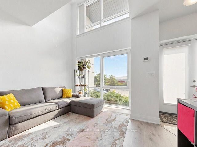 Property Photo:  12 Woodstream Boulevard Th114  ON L4L 8C3 
