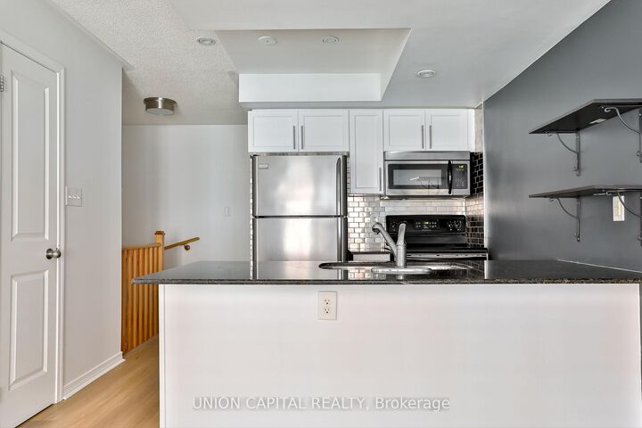 Property Photo:  24 Florence Wyle Lane 6  ON M4M 3E7 