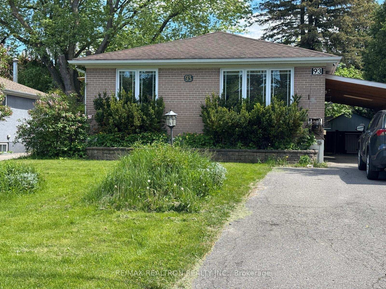 Property Photo:  93 Aurora Heights Drive Main Floor  ON L4G 2X1 