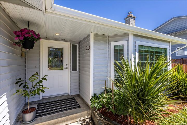 Property Photo: 2638 Ernhill Dr BC V9C 3N7