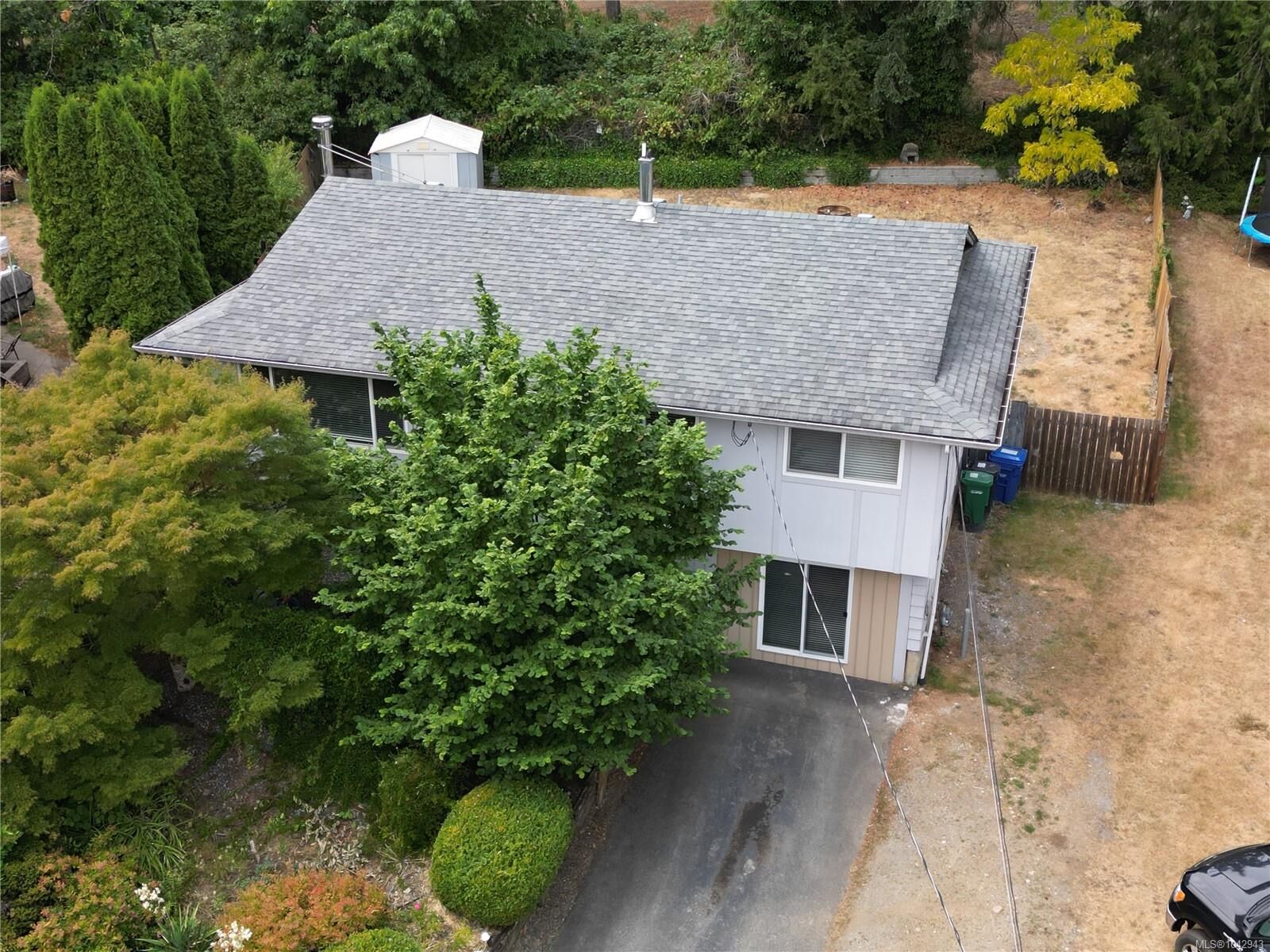 Property Photo: 785 Parkview Dr BC V9R 5T9