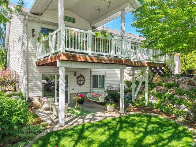 Property Photo: 955 W 2390 S UT 84302