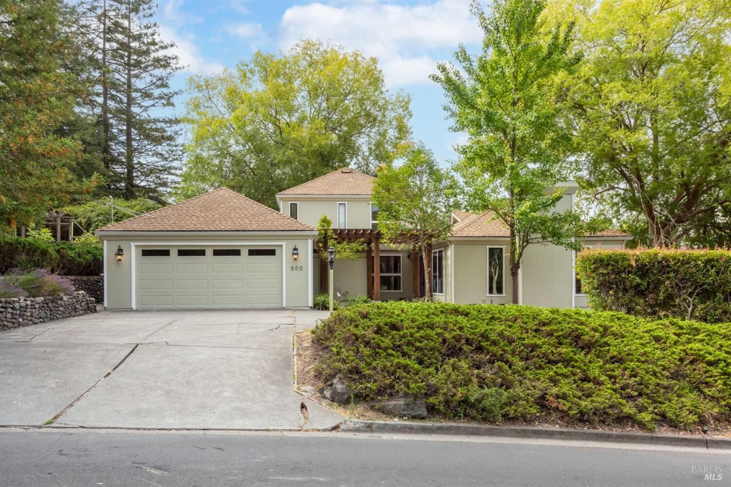 Property Photo:  500 Los Arboles Way  CA 95403 