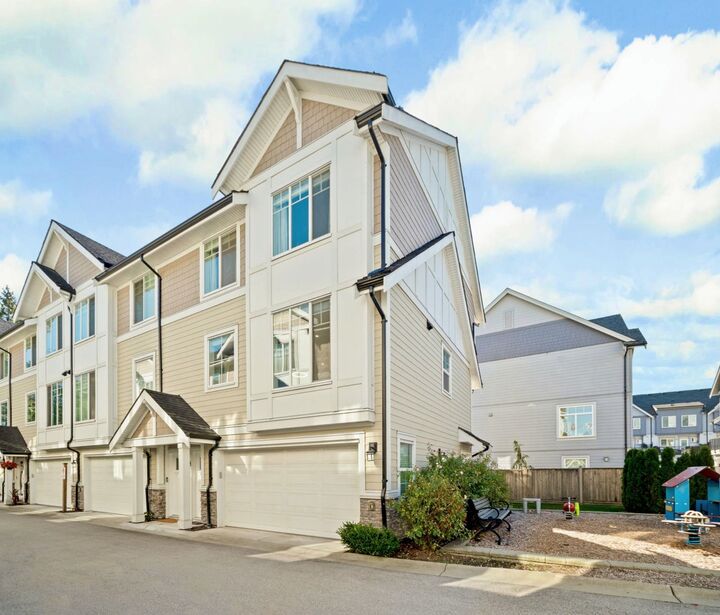 7056 192 Street 8 — photo 1