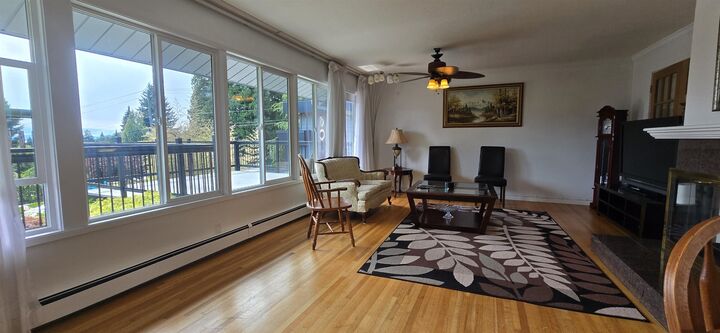 Property Photo:  638 Elstree Place  BC V7N 2Y3 