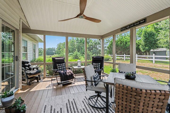 Property Photo:  685 E Spruce Street  PA 17078 