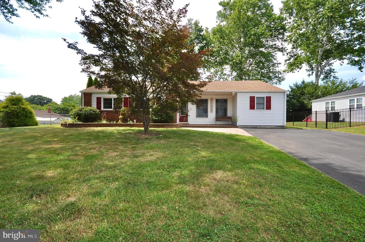 Property Photo:  