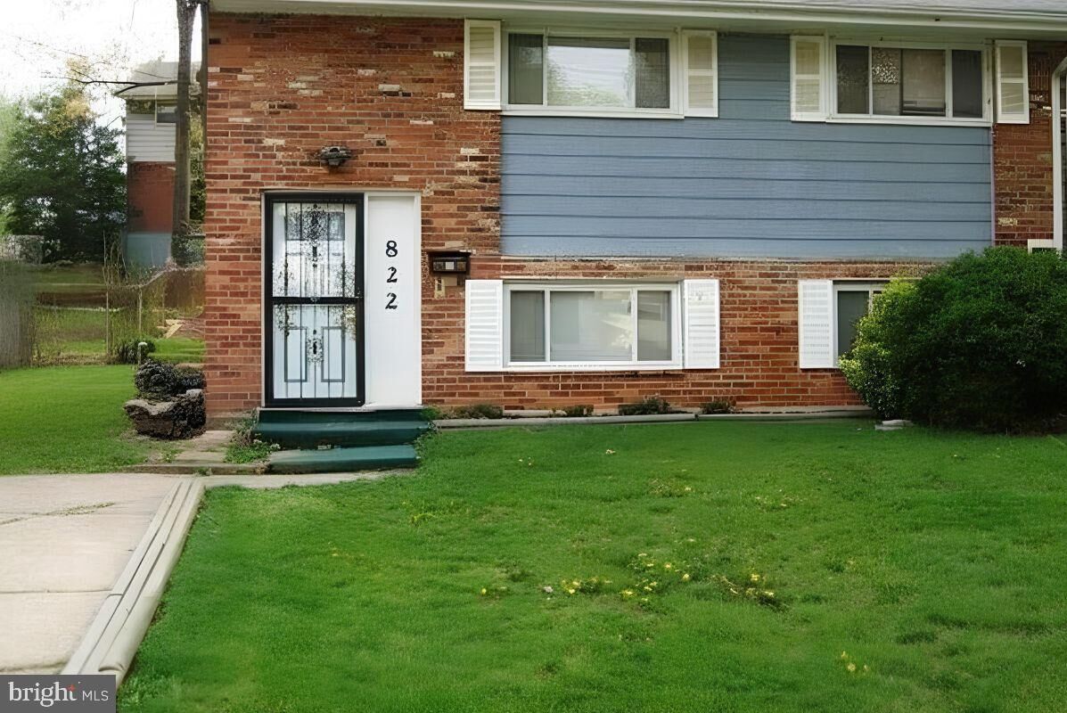 Property Photo: 822 Booker Place MD 20743