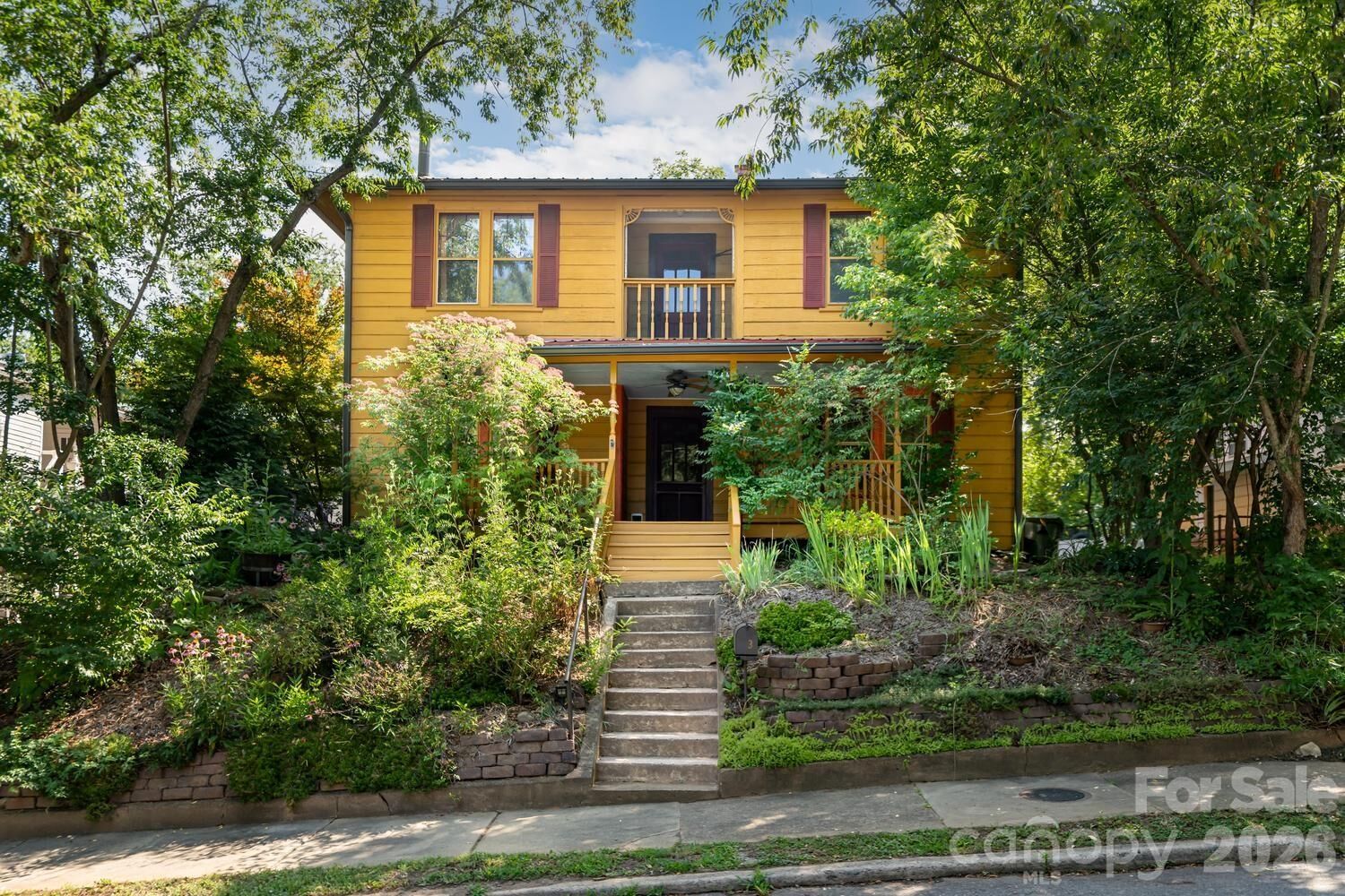 Property Photo: 3 Woodlawn Avenue NC 28801