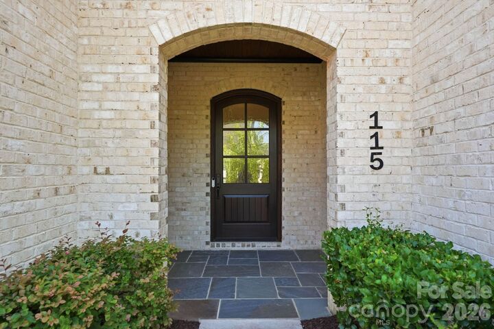 Property Photo: 115 Thorncote Place NC 28226