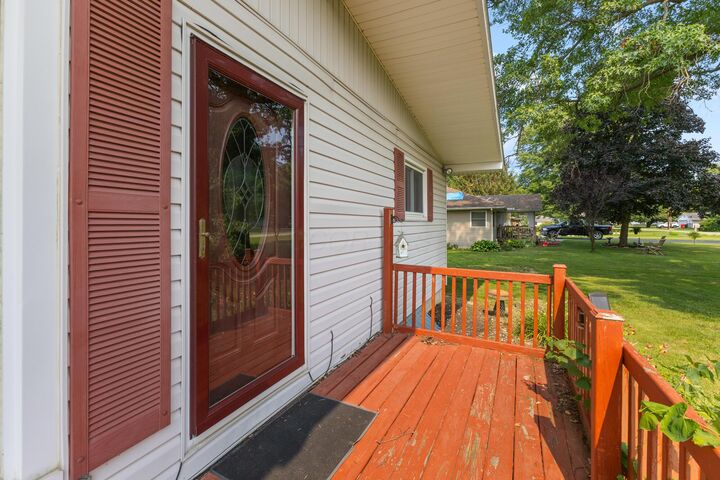 Property Photo:  1120 Oakwood Road  OH 43302 