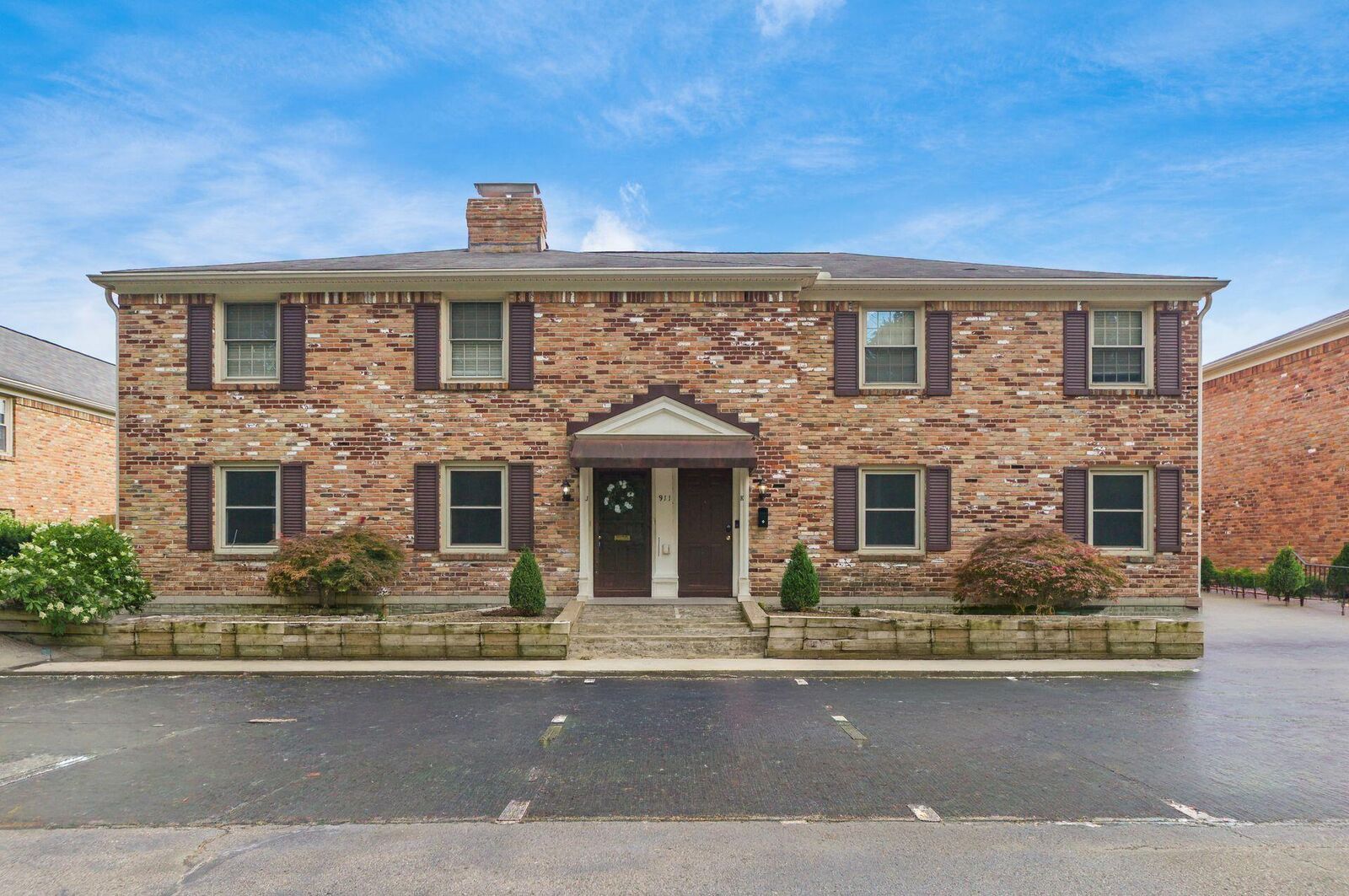 Property Photo:  911 Manor Lane  OH 43221 